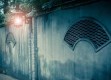 雨后的空气格外清新，路灯陆续亮起，在湿润的地面上映出斑驳的光影。我收起伞，抬头看向天空。云层正在散去，几颗星子若隐若现。今夜应该是个晴夜，明天，又是新的一天