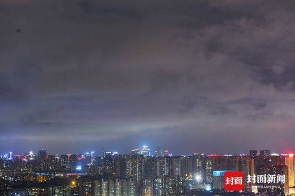 蜀天欲裂,成都大暴雨前夜,一座城市的呼吸与守望 蜀天欲裂,成都大暴雨前夜,一座城市的呼吸与守望